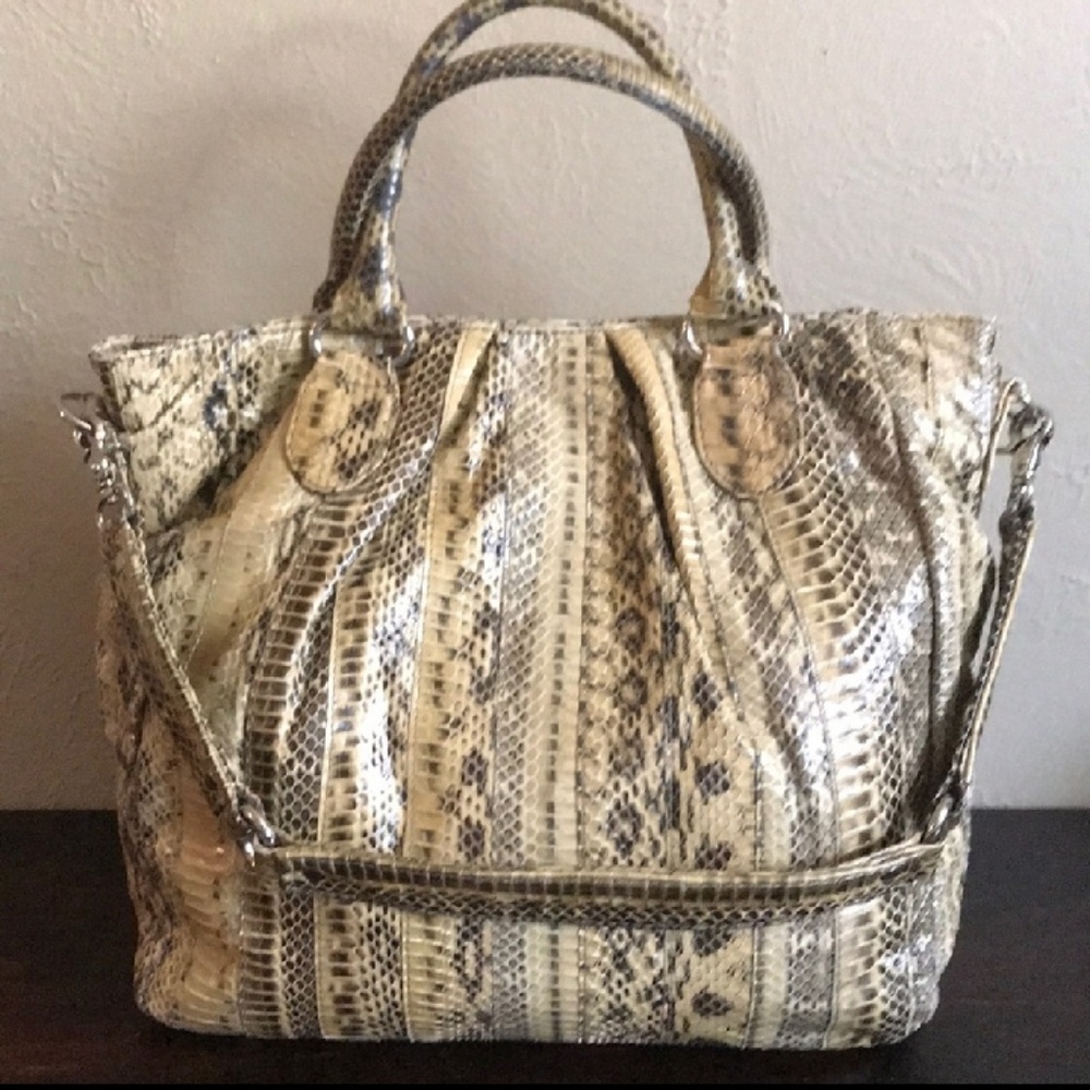LIKE NEW PURE SNAKESKIN PURSE